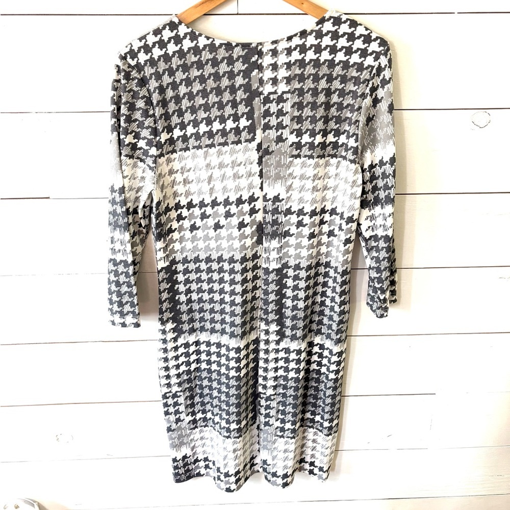 VENUS Patterned Dress - Picture 6 of 6